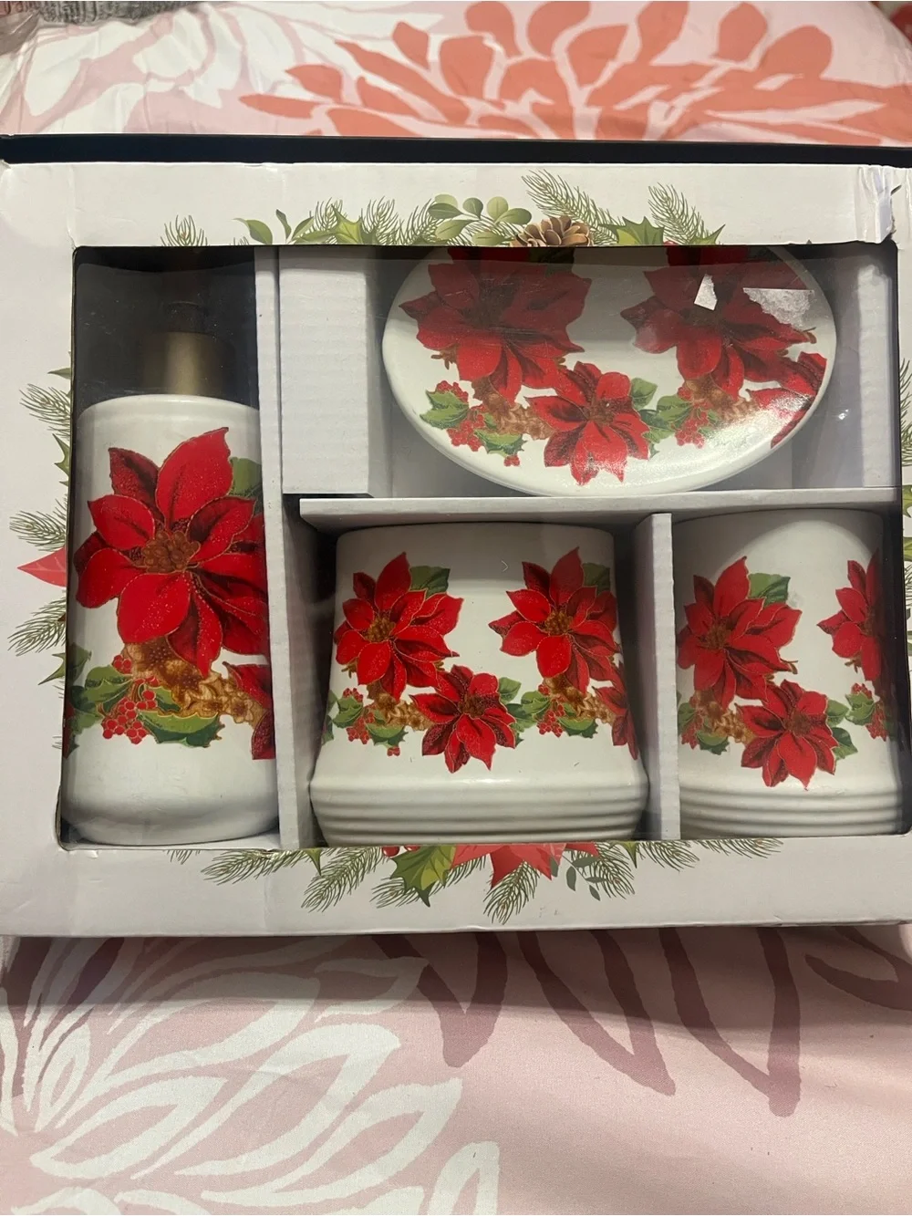 Holiday Poinsettia Bath Accessory Set - Red